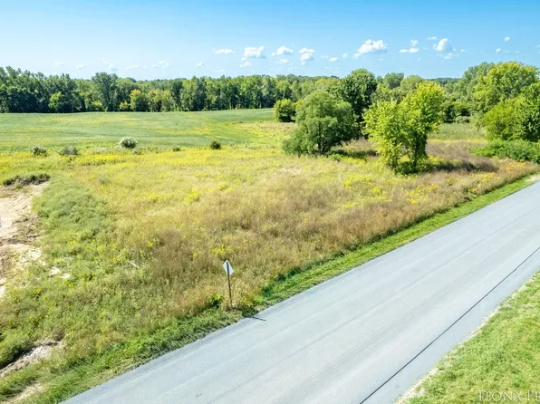 10870 Crooked Lake Rd NE, Rockford, MI 49341