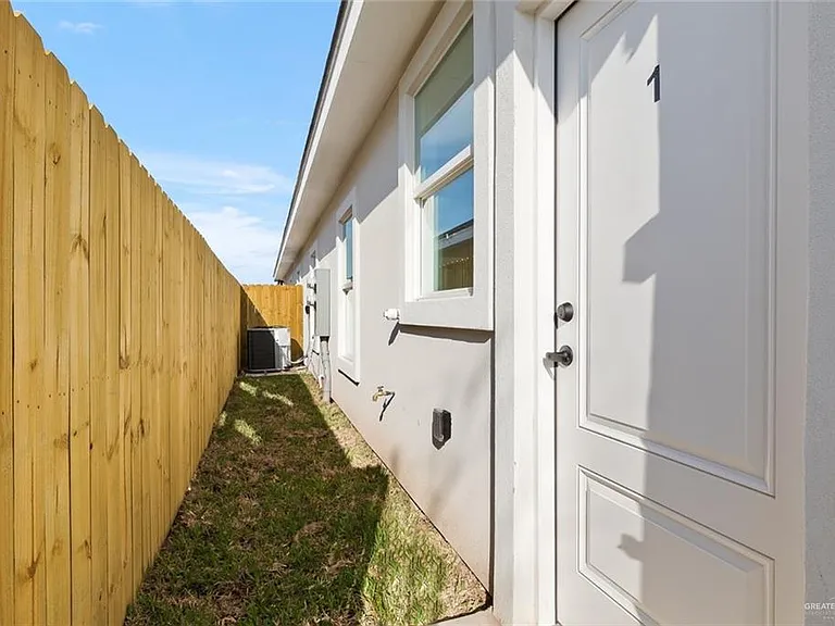 1007 N Woodson Ave #1 — Photo 8