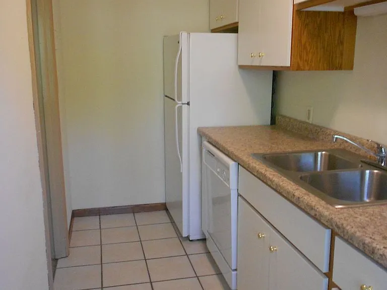 905 Kilian Blvd SE — Photo 11