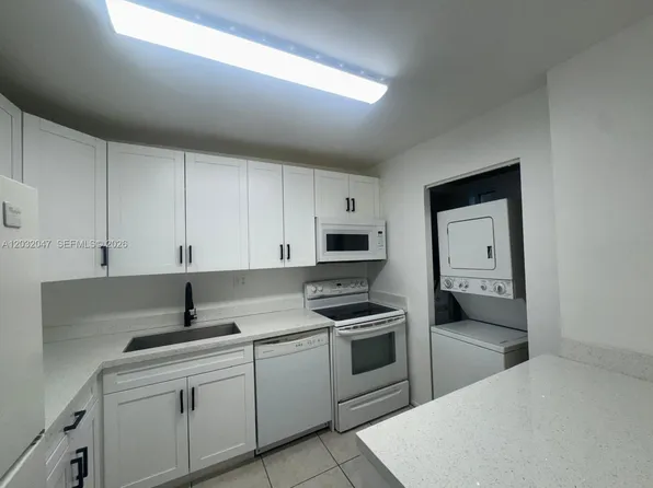 8000 Colony Cir S APT 305, Tamarac, FL 33321