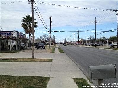 4th image of 2909 Commercial Ave
