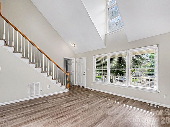 4th image of 619 Devonwood Ct