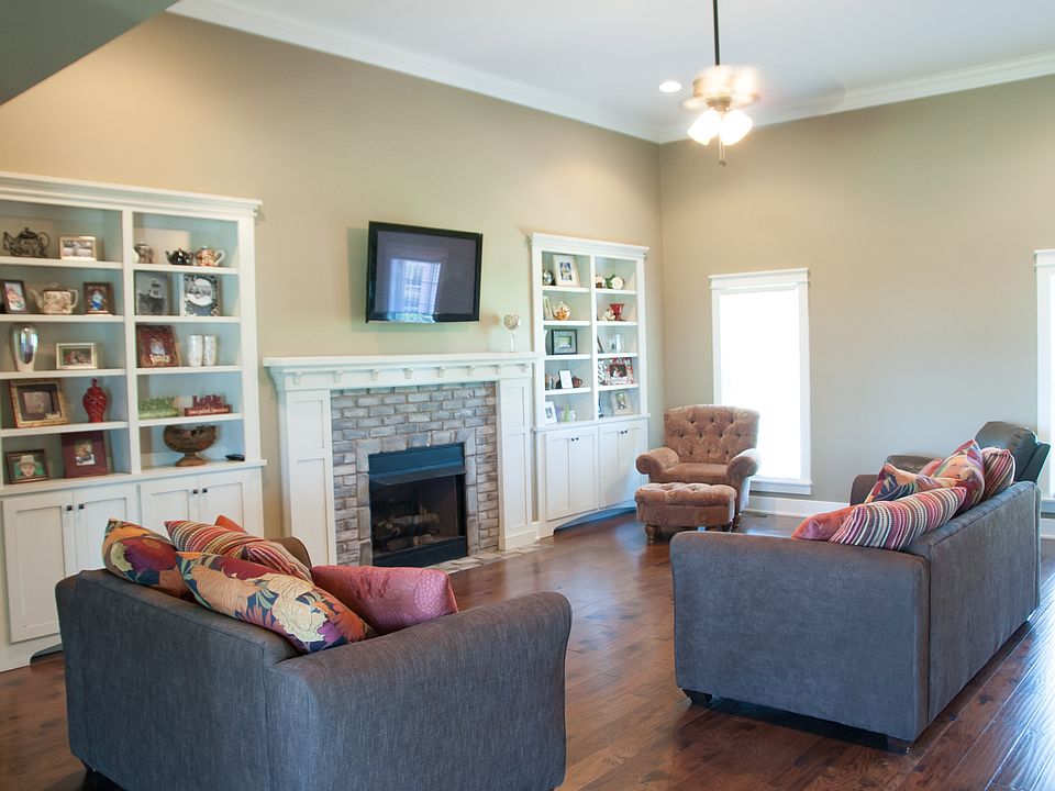 1st image of 382 Cascade Dr