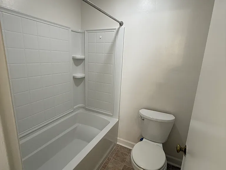 Avery Close Condominiums — Photo 17