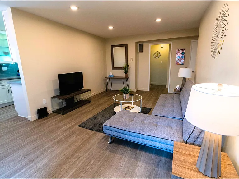 311 South Doheny Drive — Photo 8