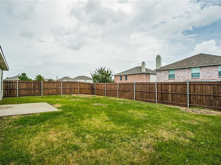 708 Claiborn Ln — Photo 10