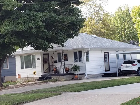 209 8th Ave NE, Independence, IA 50644