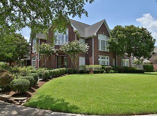 26 Queen Mary Ct, Sugar Land, TX 77479