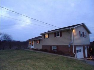 220 Overlook Dr, Beaver Falls, PA