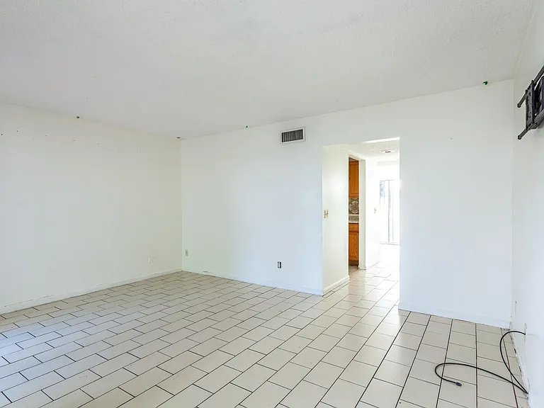 5080 Elmhurst Rd E #C — Photo 5