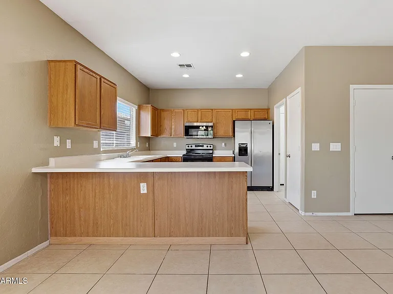 12910 W Corrine Dr — Photo 15