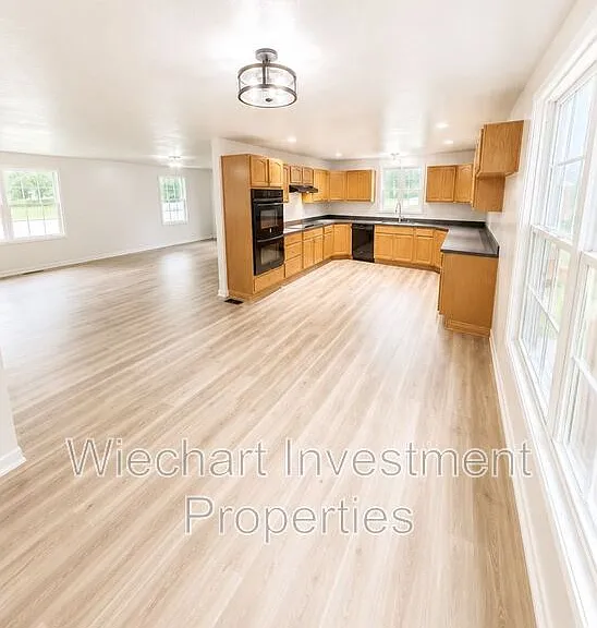 232 N Cherry St — Photo 17