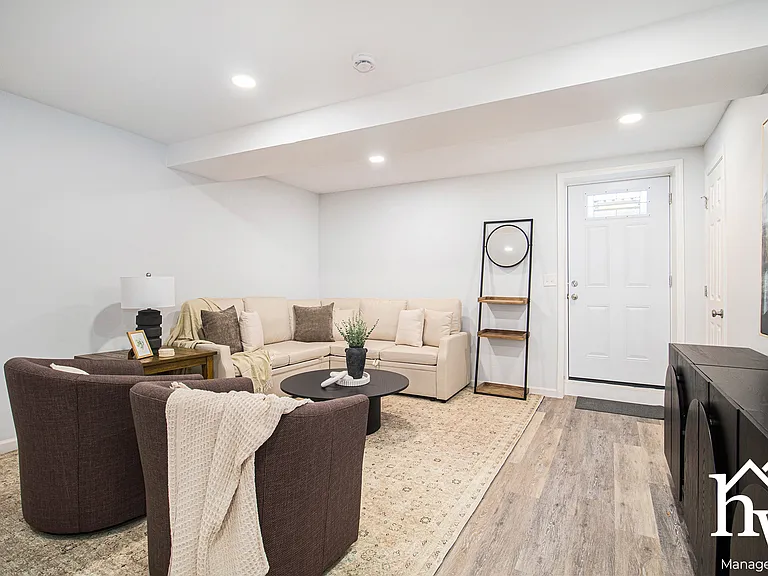 221 S Taylor St — Photo 7