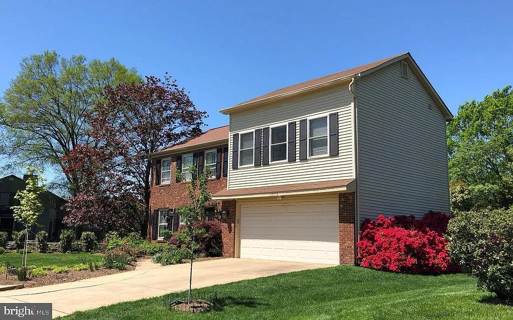 4 bed, 3.5 bath, 3400 sqft, $4,490 — Photo 1
