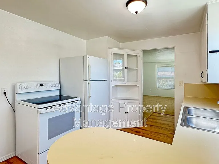2353 NW Fillmore Ave — Photo 7