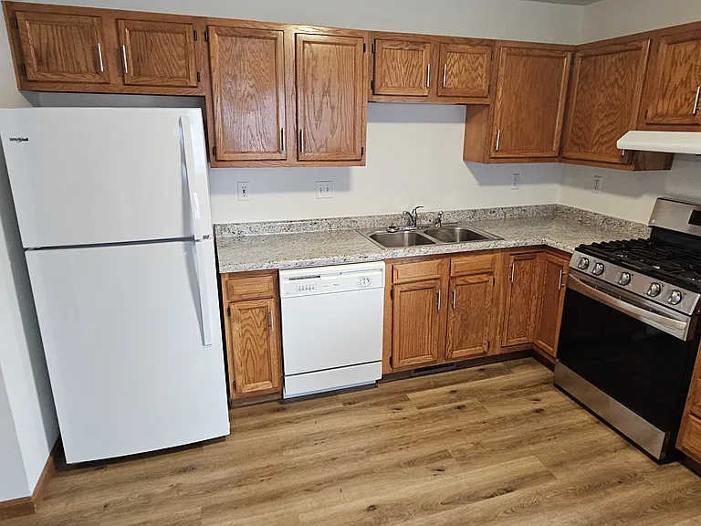 103 E Little St #B — Photo 2
