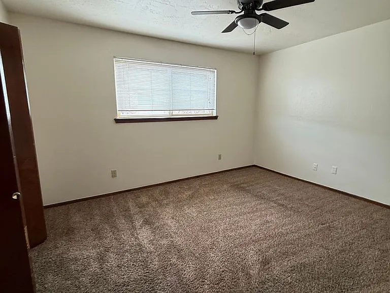 Fox Valley Apartments — Photo 41