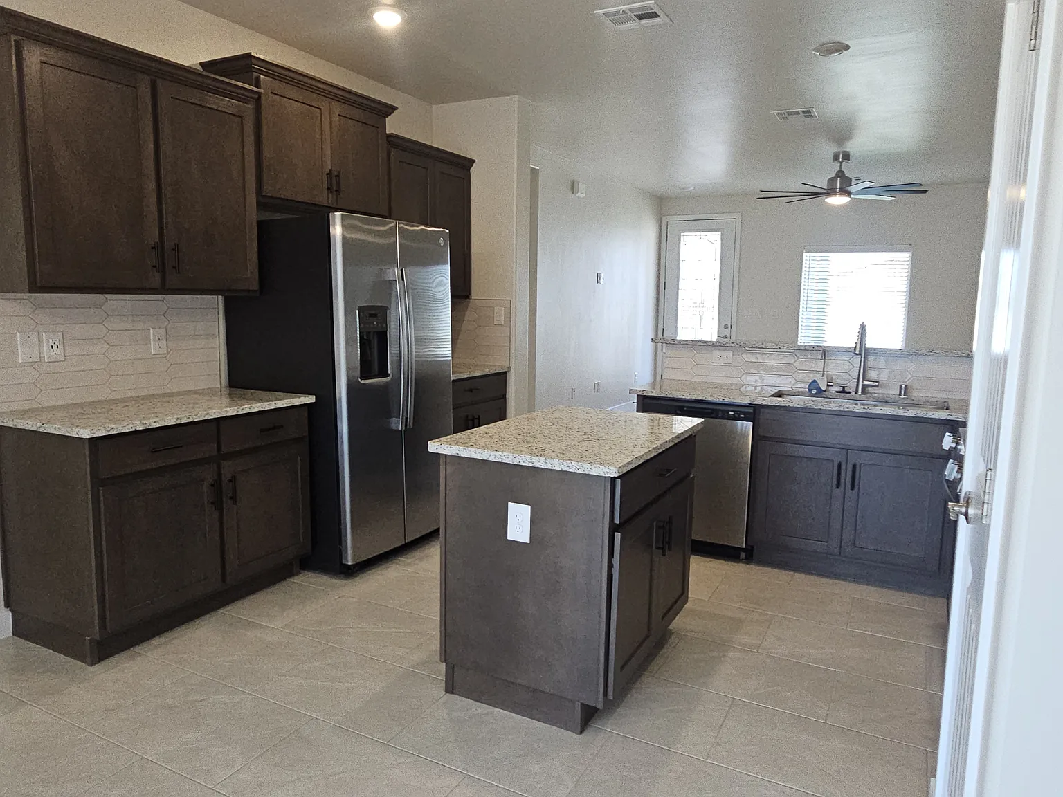 3 bed, 1324 sqft, $1,850 — Photo 4