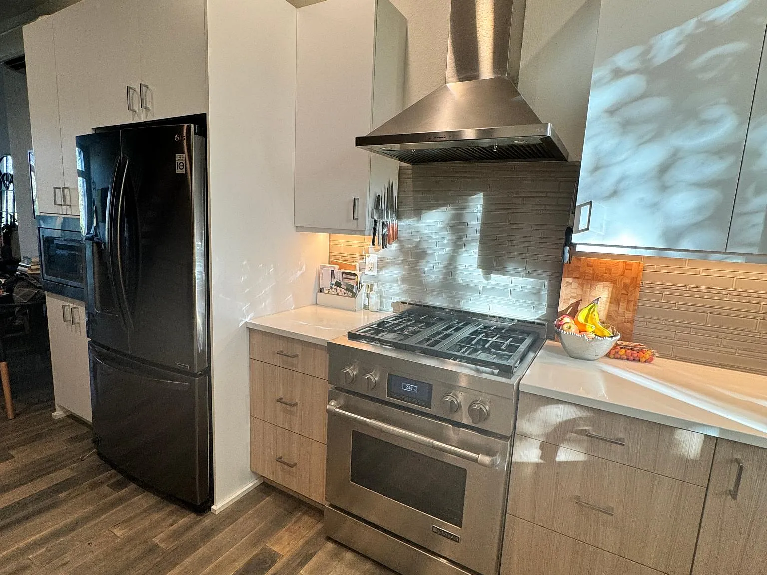 3 bed, 3.5 bath, 1850 sqft, $3,400 — Photo 2