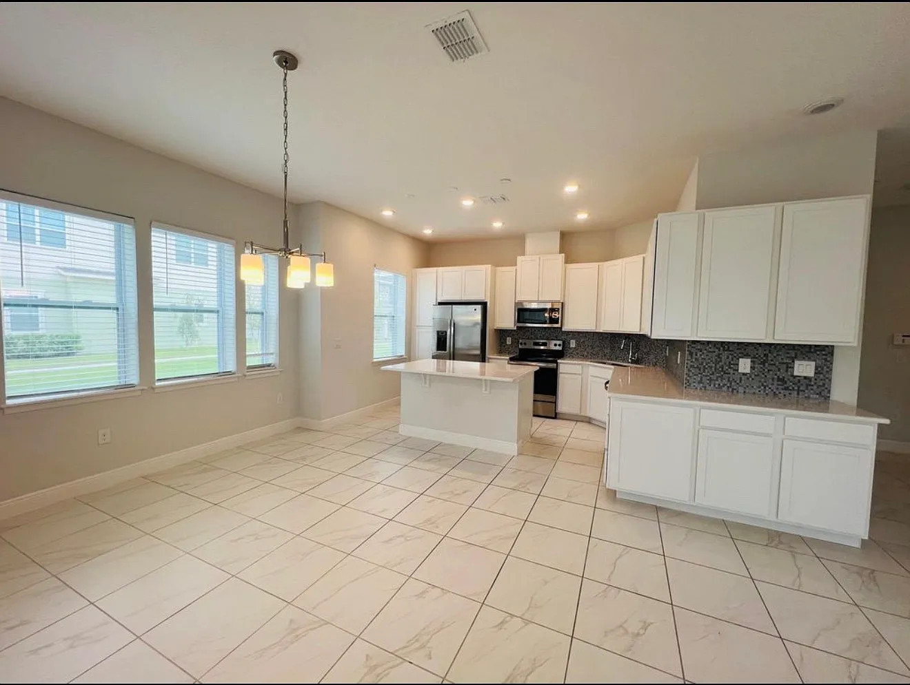 3 bed, 2187 sqft, $3,490 — Photo 3