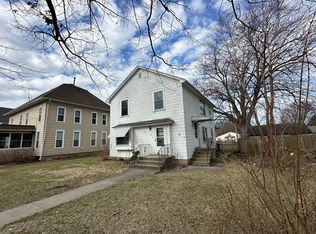121 N Stott St #1, Genoa, IL 60135