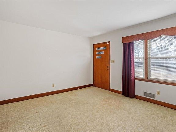 5th image of 510 Ellen Dr