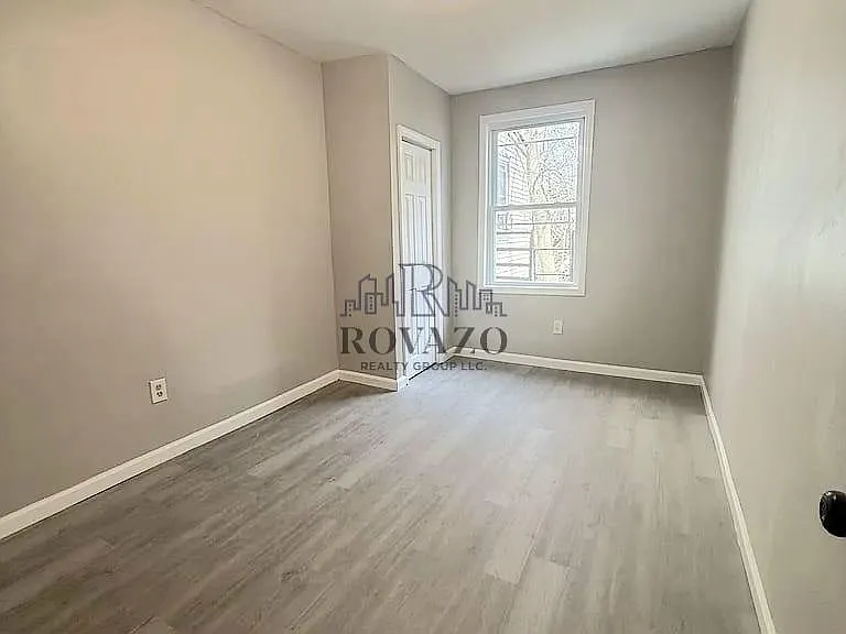 Building Photo - 291 W Runyon St #2A