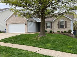 1041 Seasons Ridge Ct, Fenton, MO 63026