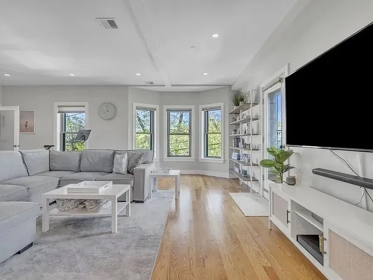 24 Rawson St #3 — Photo 16