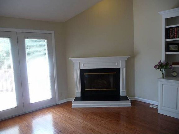 Fireplace with gas logs