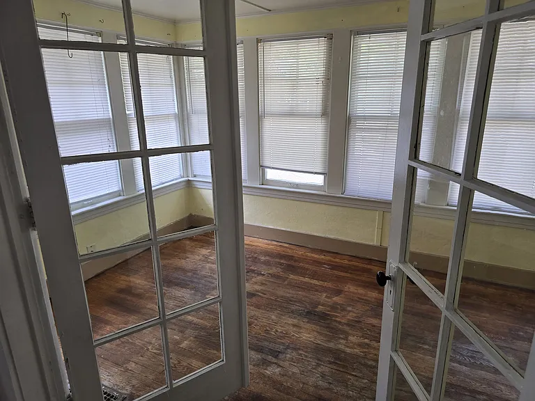 1125 Jefferson Ave — Photo 5