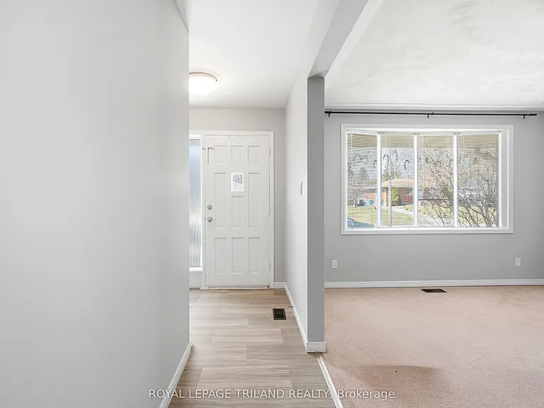 195 B Cedarvale Cres #A — Photo 4