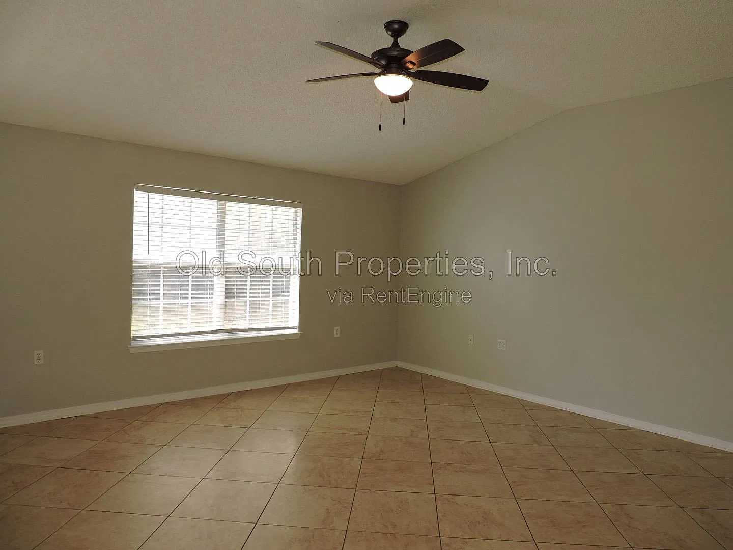 4 bed, 2.0 bath, 1749 sqft, $1,900 — Photo 4