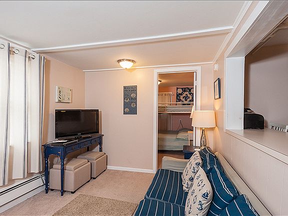 3rd image of 617 Wesley Ave APT A