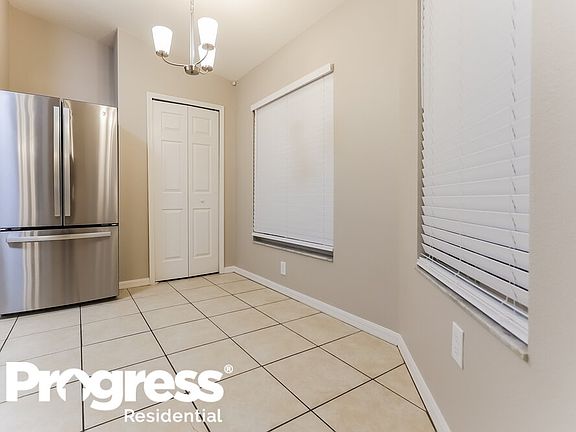 5th image of 515 Lindsay Anne Ct