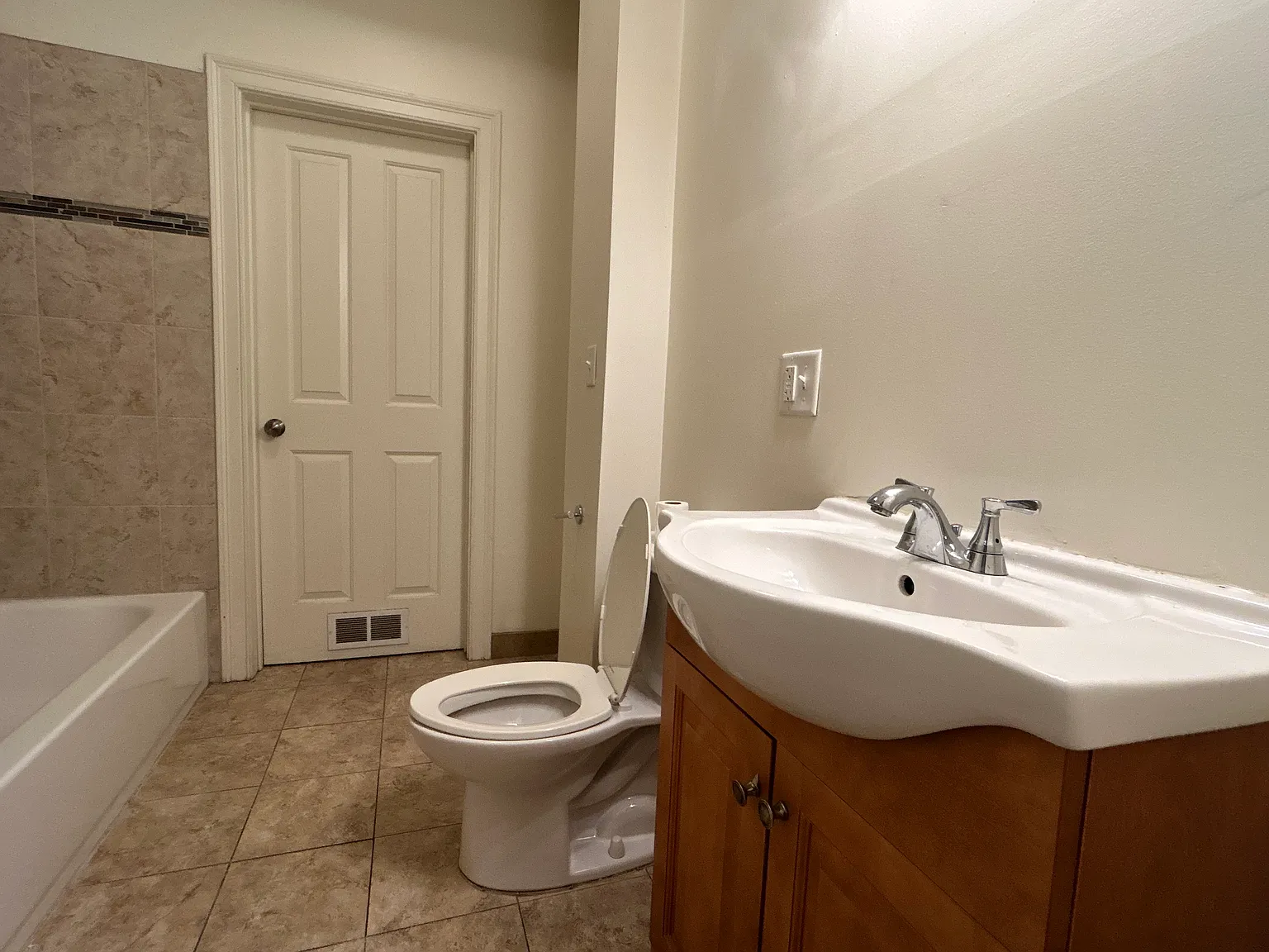 3 bed, 2.0 bath, $3,495 — Photo 4