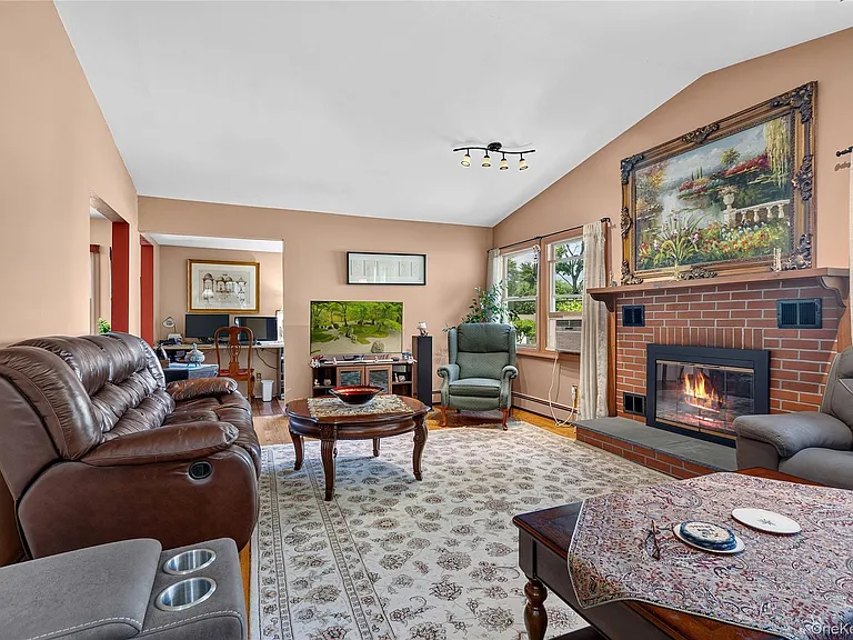 9 Cross Ln — Photo 4
