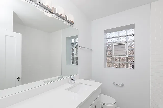 2720 W Winnemac Ave #2 — Photo 8