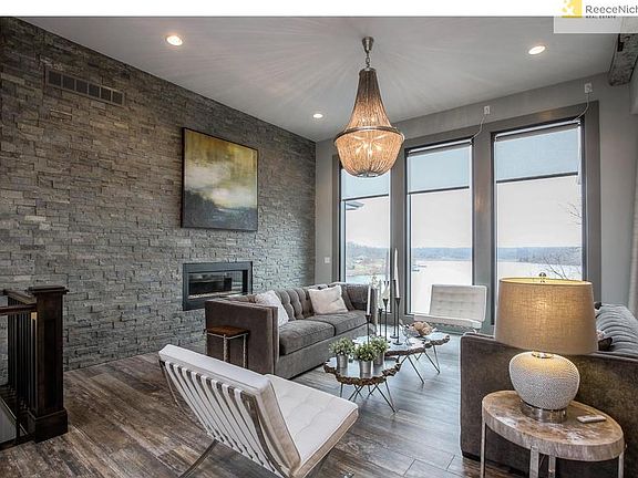 4th image of 2404 NE Lake Bluff Ct