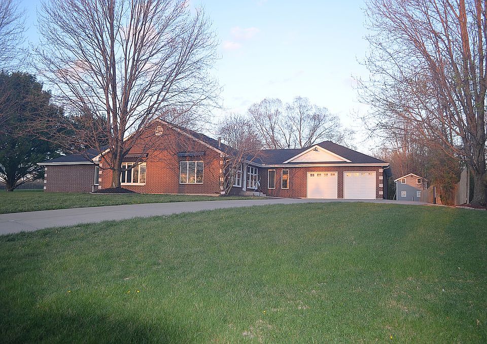 1st image of 1601 Lynn Rd