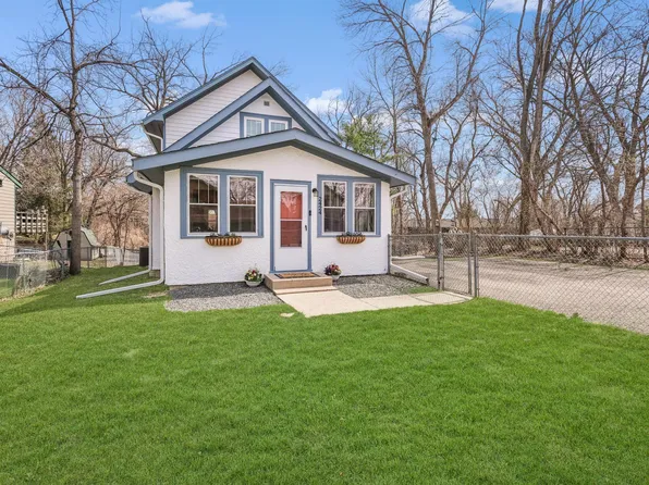 2424 Black Lake Rd, Spring Park, MN 55384