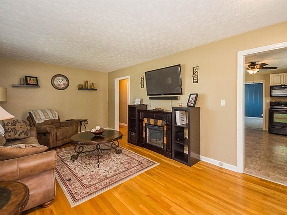 2nd image of 111 Castle Hts