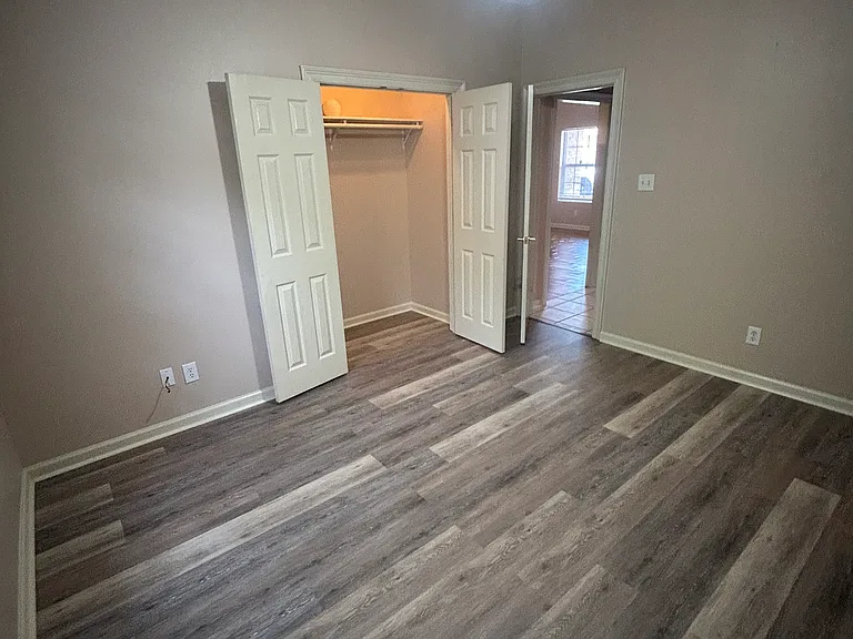 201 Powell Dr #E — Photo 11