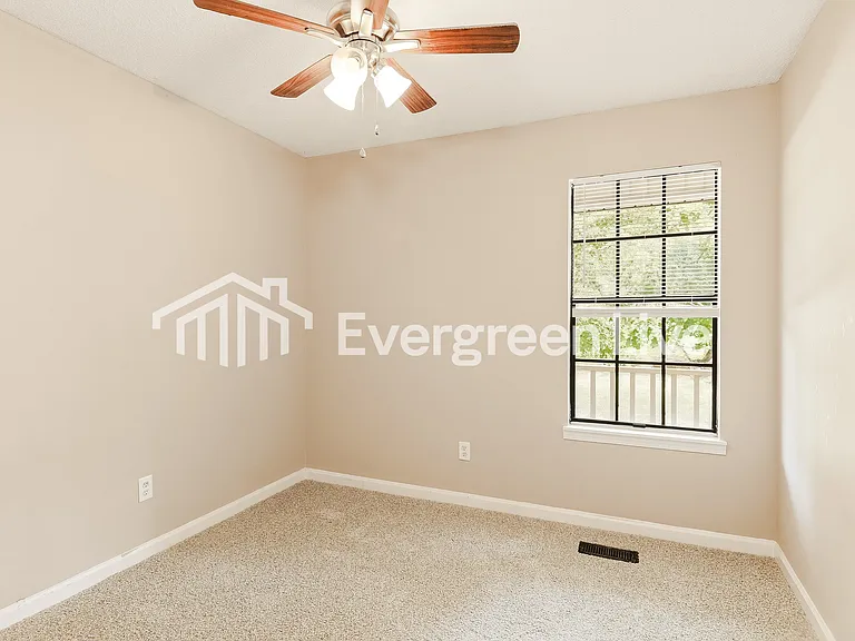 5246 Briarwood Cir — Photo 10