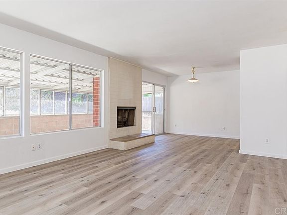 4th image of 7261 Ballinger Ave