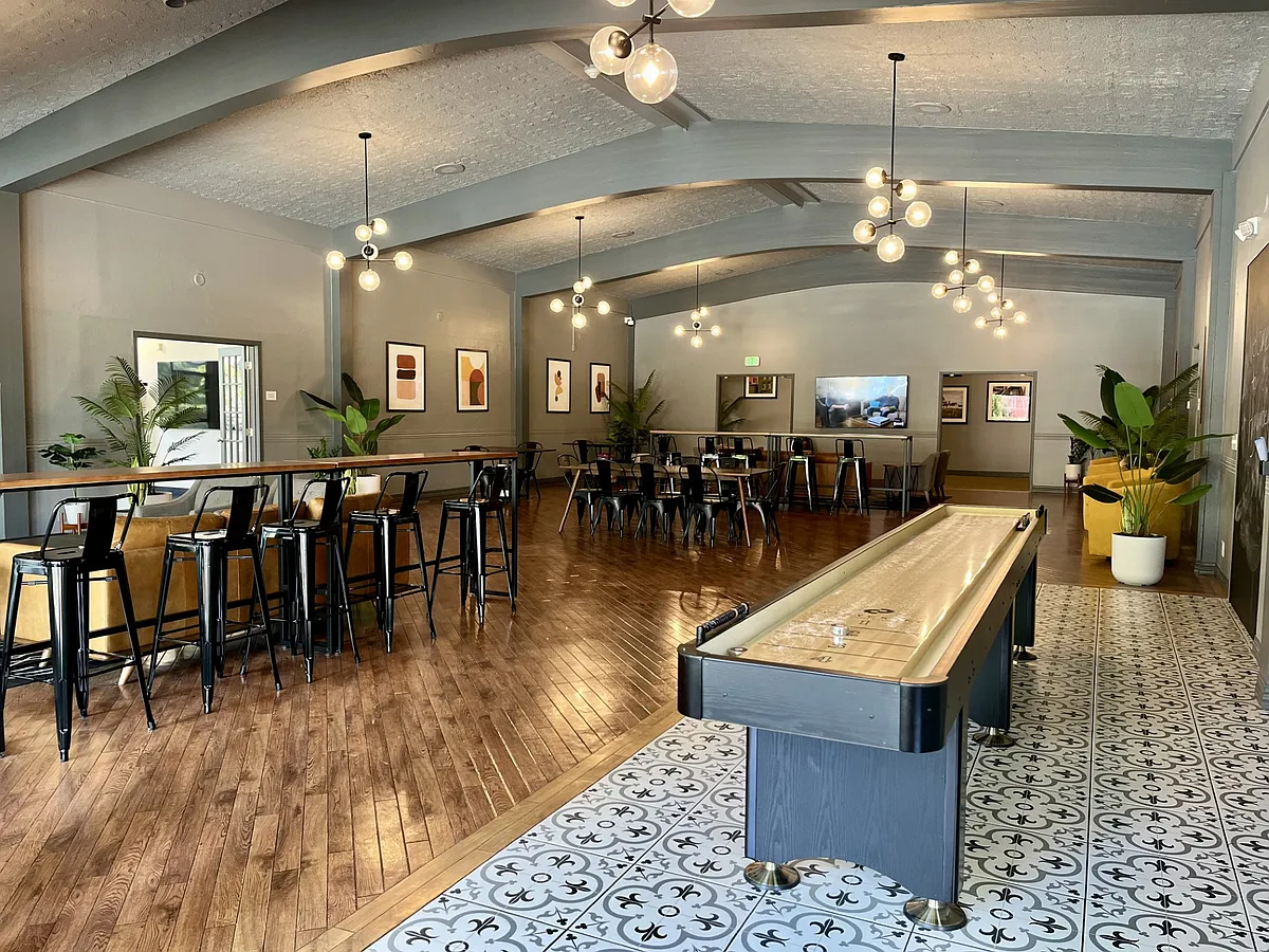 Resident Lounge - Highlander Apartments