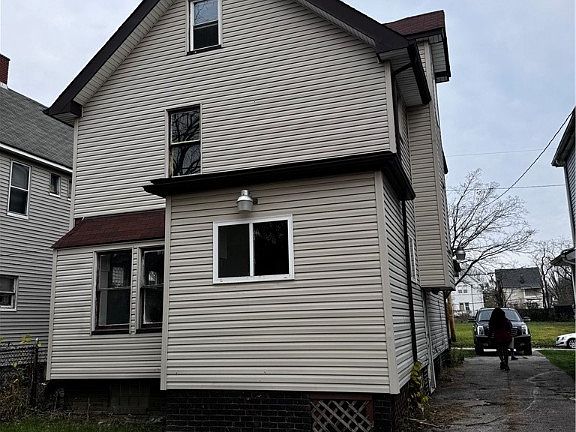 2nd image of 3270 E 118th St