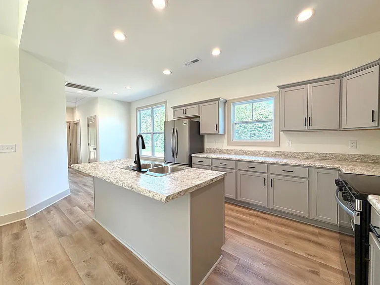489 S Main St — Photo 12