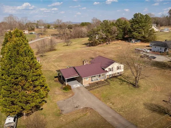 2198 S McKinney Rd, Mount Airy, NC 27030