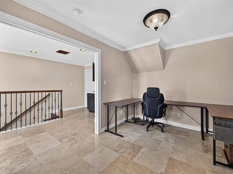 128 Drew St — Photo 40